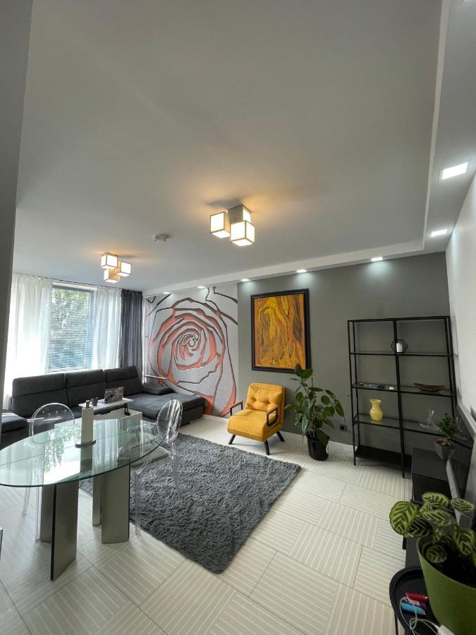 Bright: Flat With Balcony - Kitchen - Free Parking Apartment Berlin
