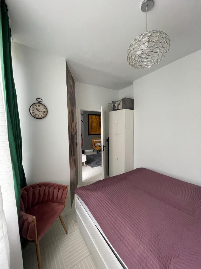 Bright: Flat With Balcony - Kitchen - Free Parking Appartement Berlijn